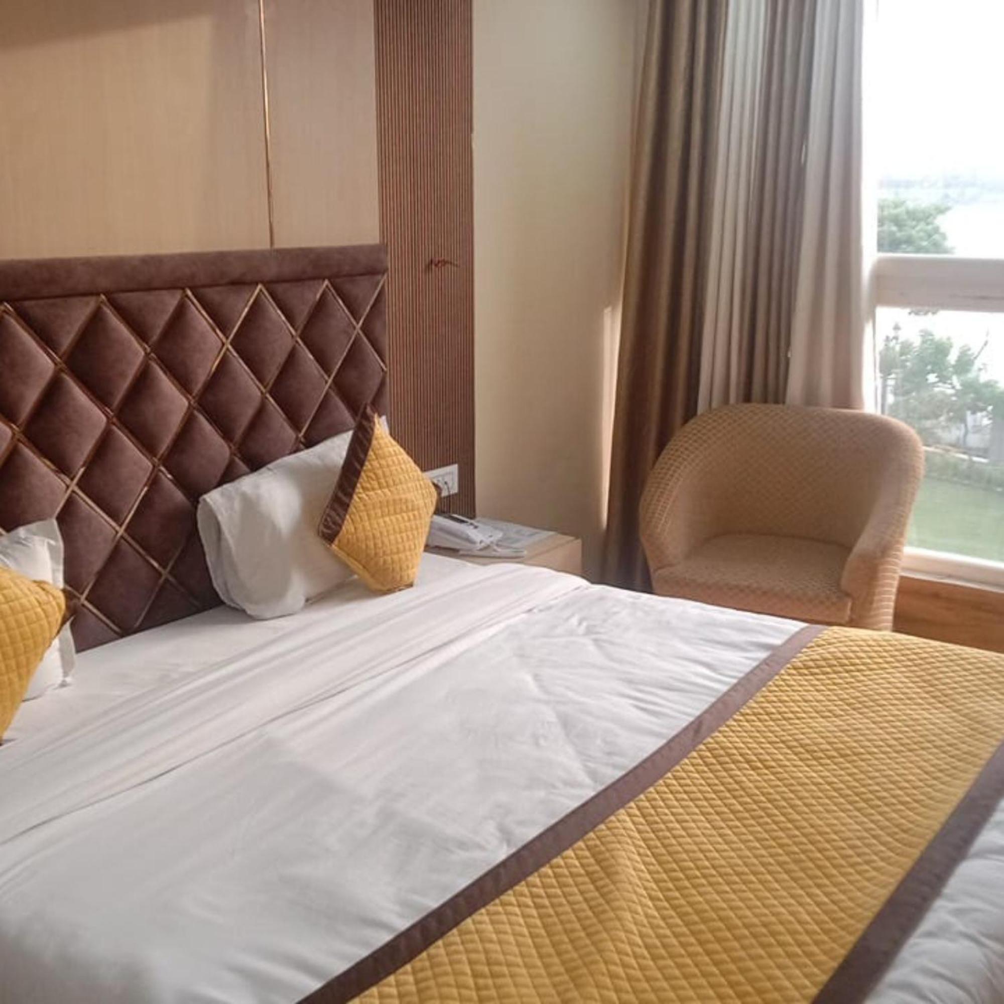 Hotel Lake View Grand Lucknow Exterior foto