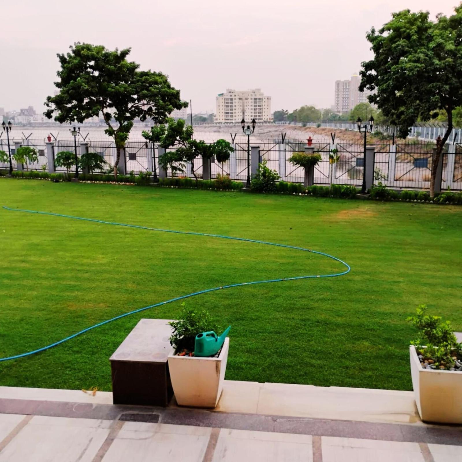 Hotel Lake View Grand Lucknow Exterior foto