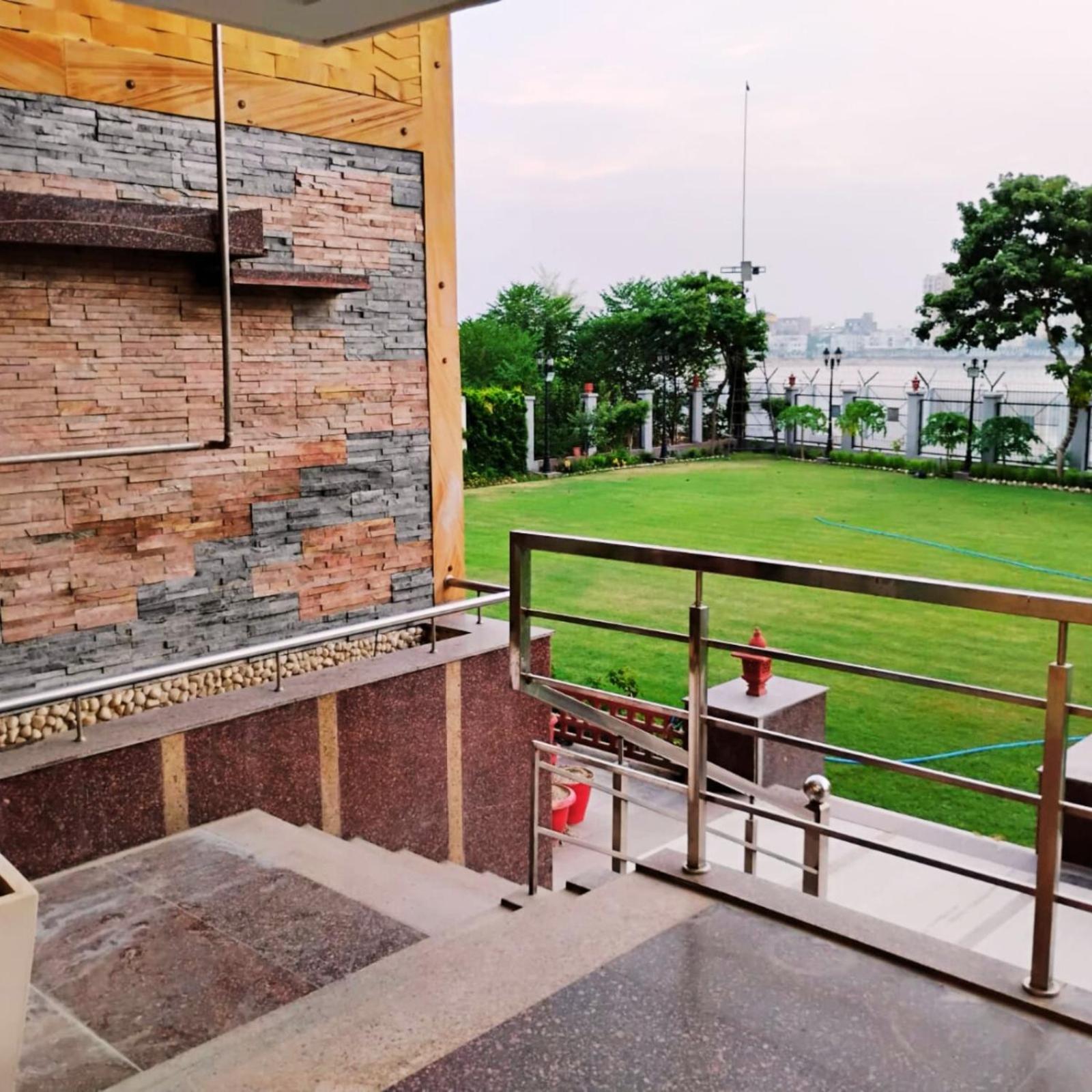 Hotel Lake View Grand Lucknow Exterior foto