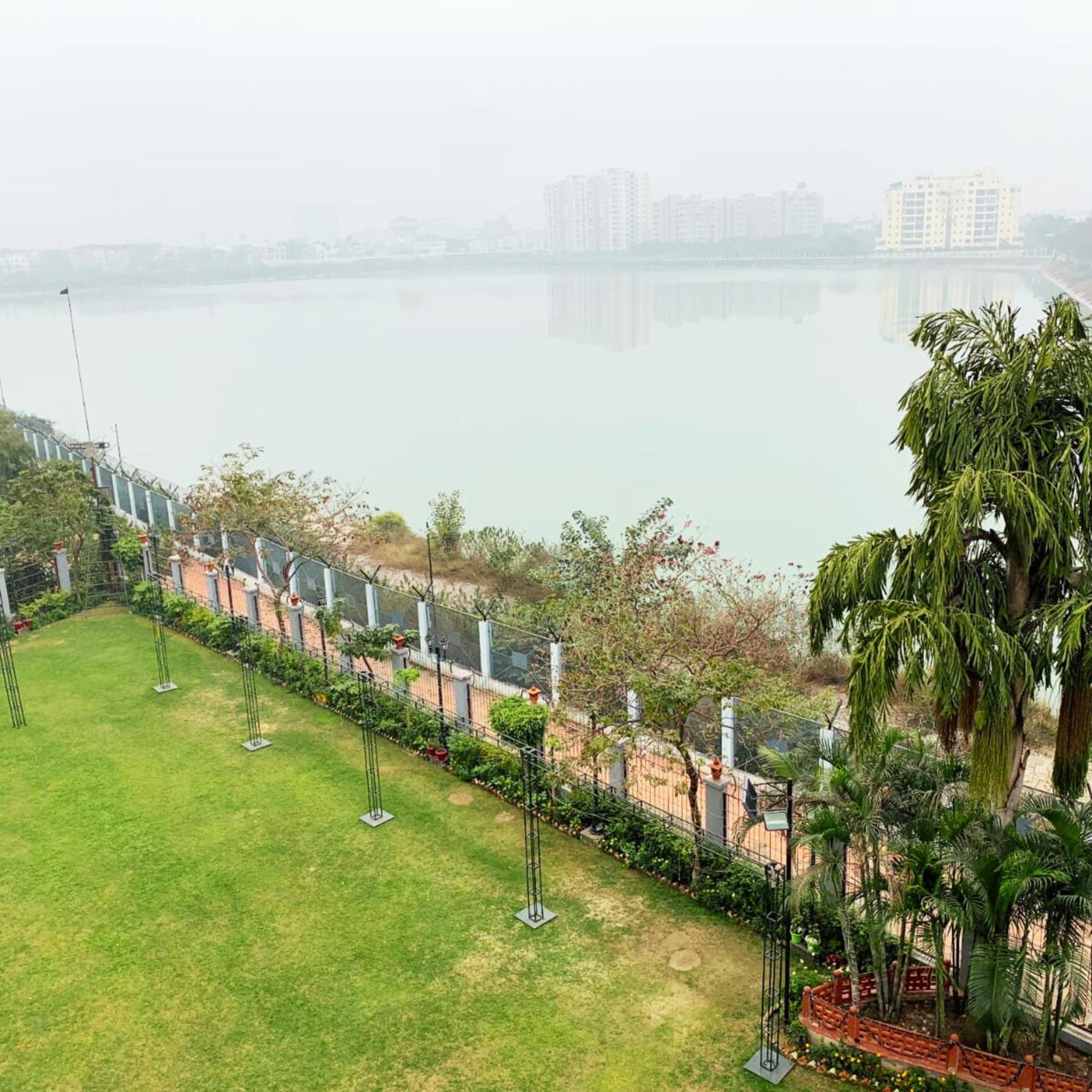 Hotel Lake View Grand Lucknow Exterior foto