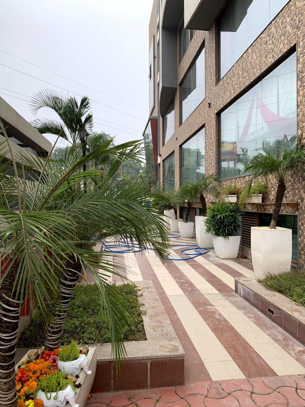 Hotel Lake View Grand Lucknow Exterior foto