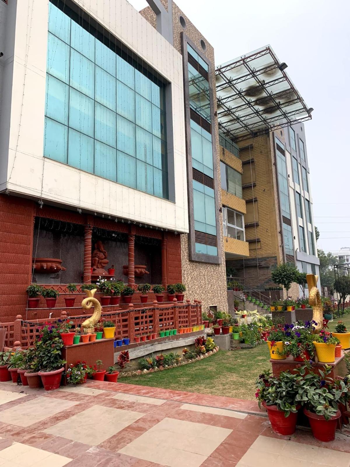 Hotel Lake View Grand Lucknow Exterior foto