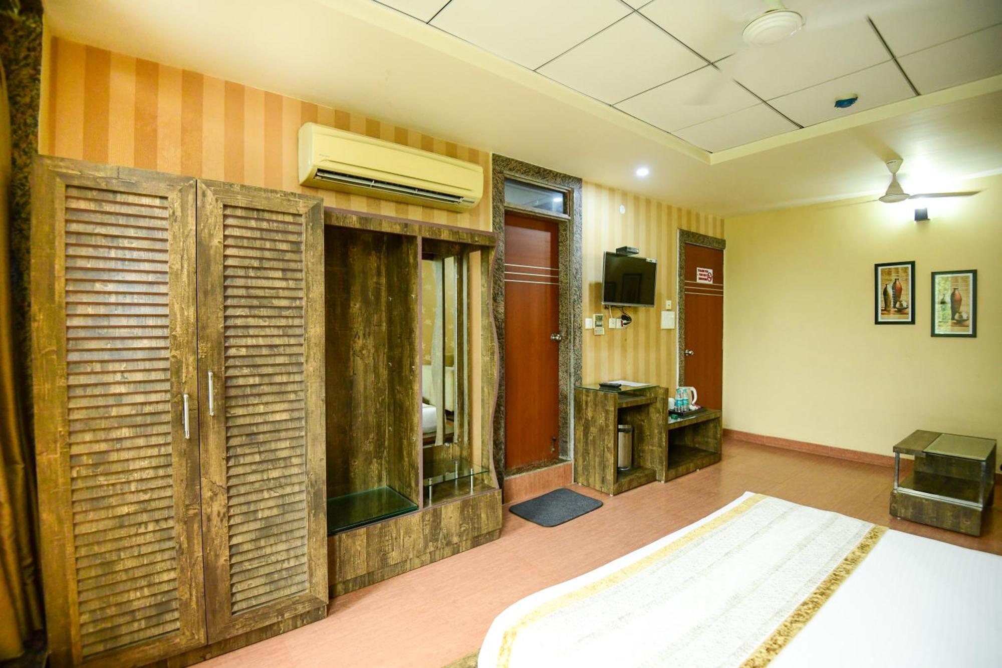 Hotel Lake View Grand Lucknow Exterior foto